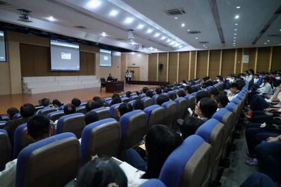 1.9 我院周方法官為中山中專作法治情景故事劇本創(chuàng)作指導(dǎo)594.jpg