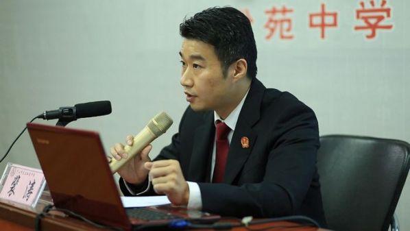 1.13 我院裴濤法官為松苑中學(xué)作法律宣講540.jpg