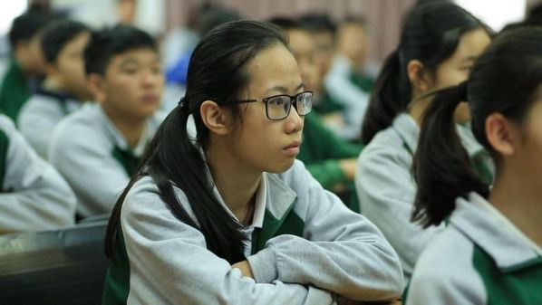 1.13 我院裴濤法官為松苑中學(xué)作法律宣講800.jpg