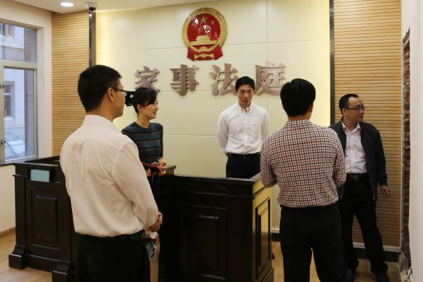2、調(diào)研組一行到家事法庭參觀指導(dǎo).jpg